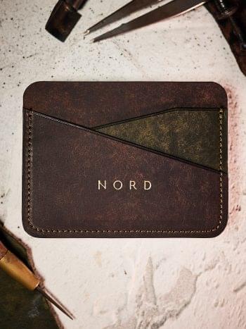 Portofel minimalist N2 din piele naturală Graffiti Chocolate & Dark Green, lucrat manual