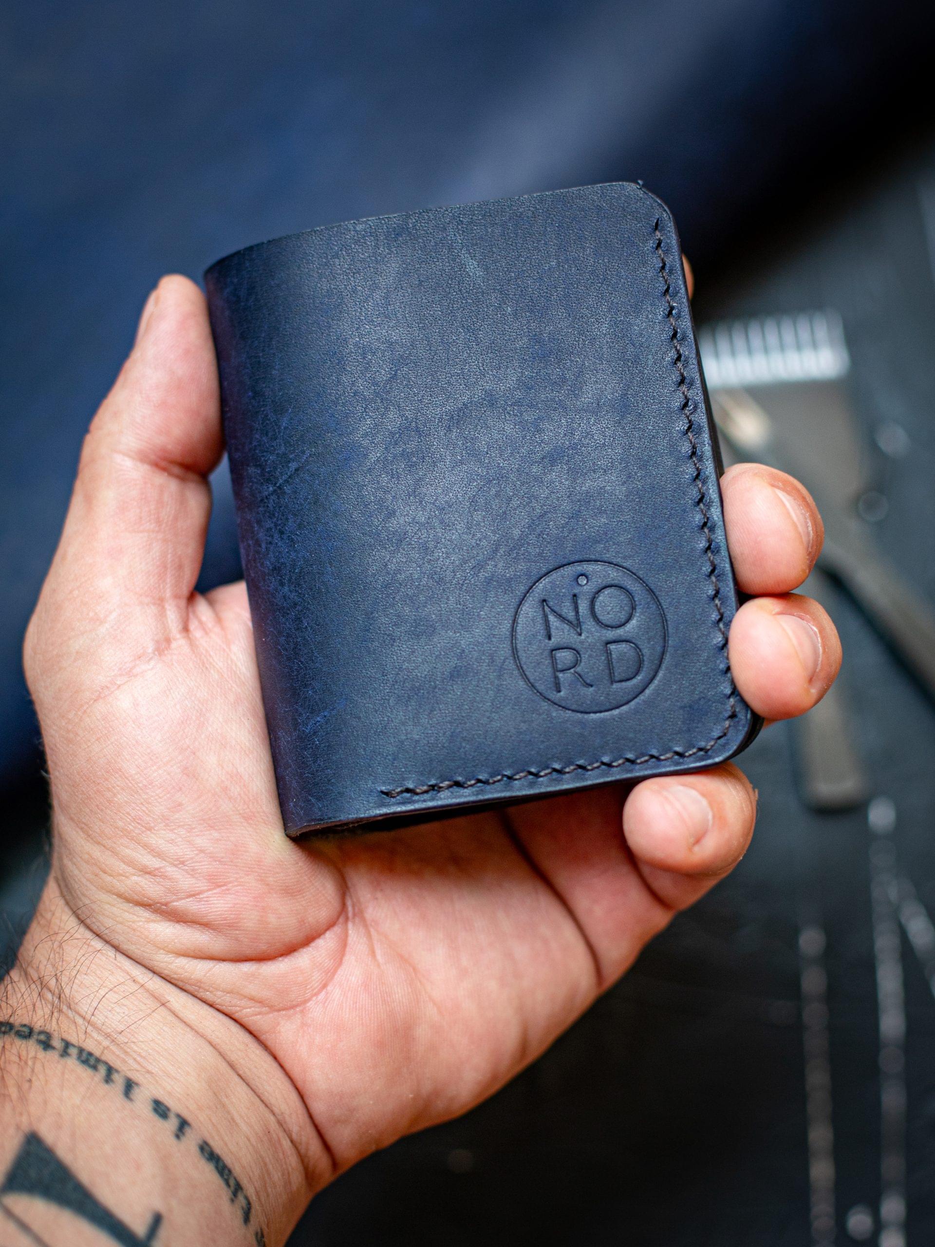 Portofel buletin nou Navy & Black din piele naturală – Nord Leather